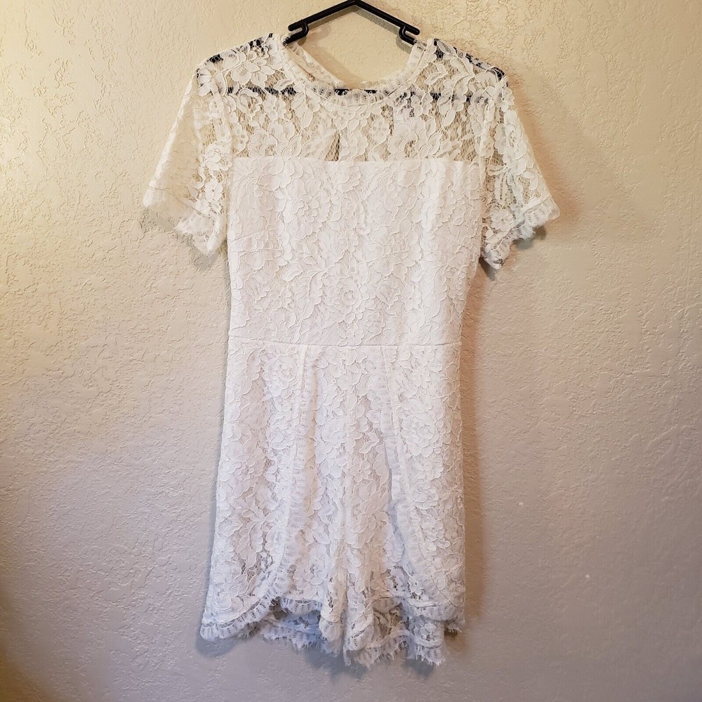 Francesca's White Lace Short Romper With Open Back And Satin Tie Size Medium